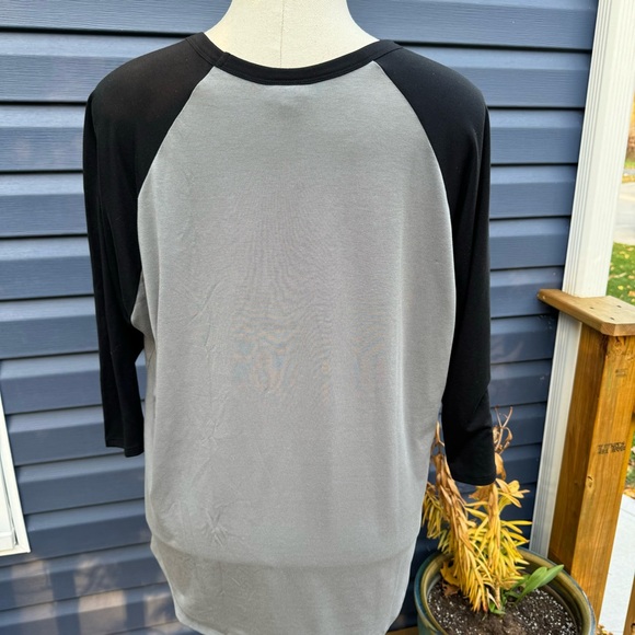 EUC LuLaRoe Randy Women’s Size 3XL 3/4 solid black sleeve Shirt Top gray body - Picture 2 of 6